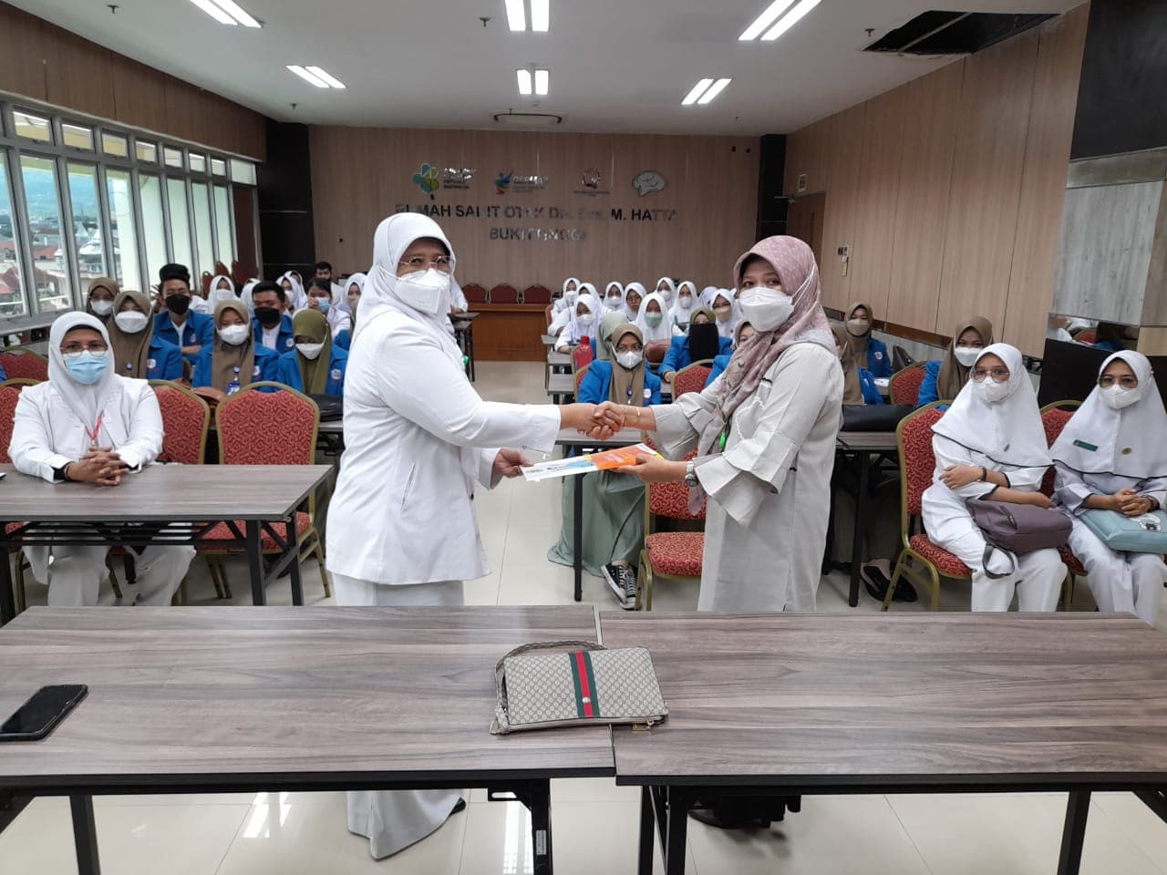 Serah Terima Mahasiswa AKPER Baiturrahmah Padang di RSO Dr. Drs. M. Hatta Bukittinggi