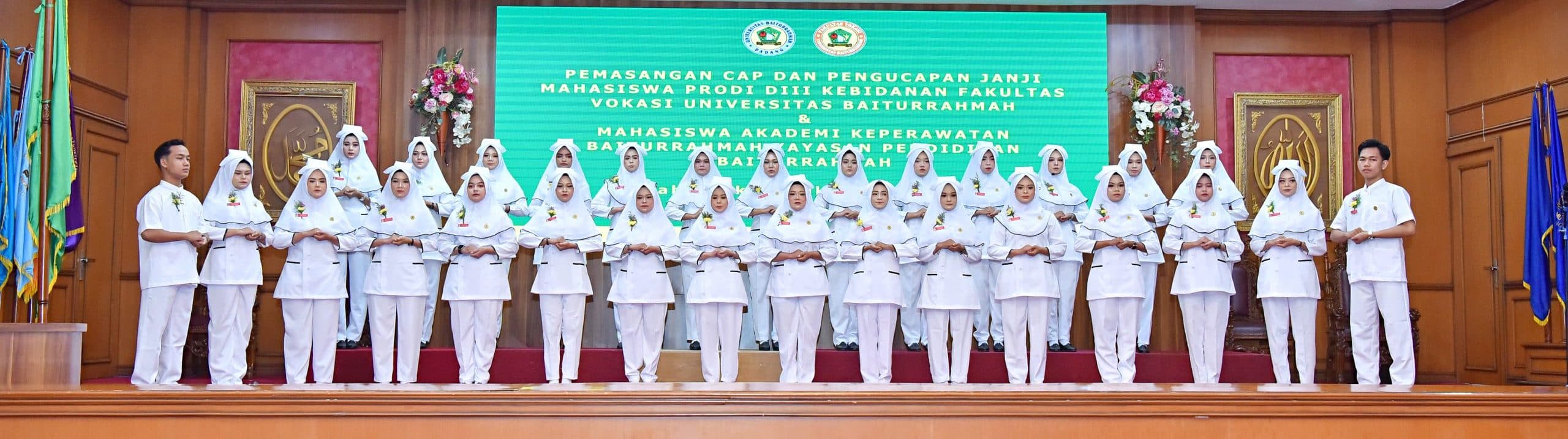 Pengucapan Janji dan Pemasangan Kap
