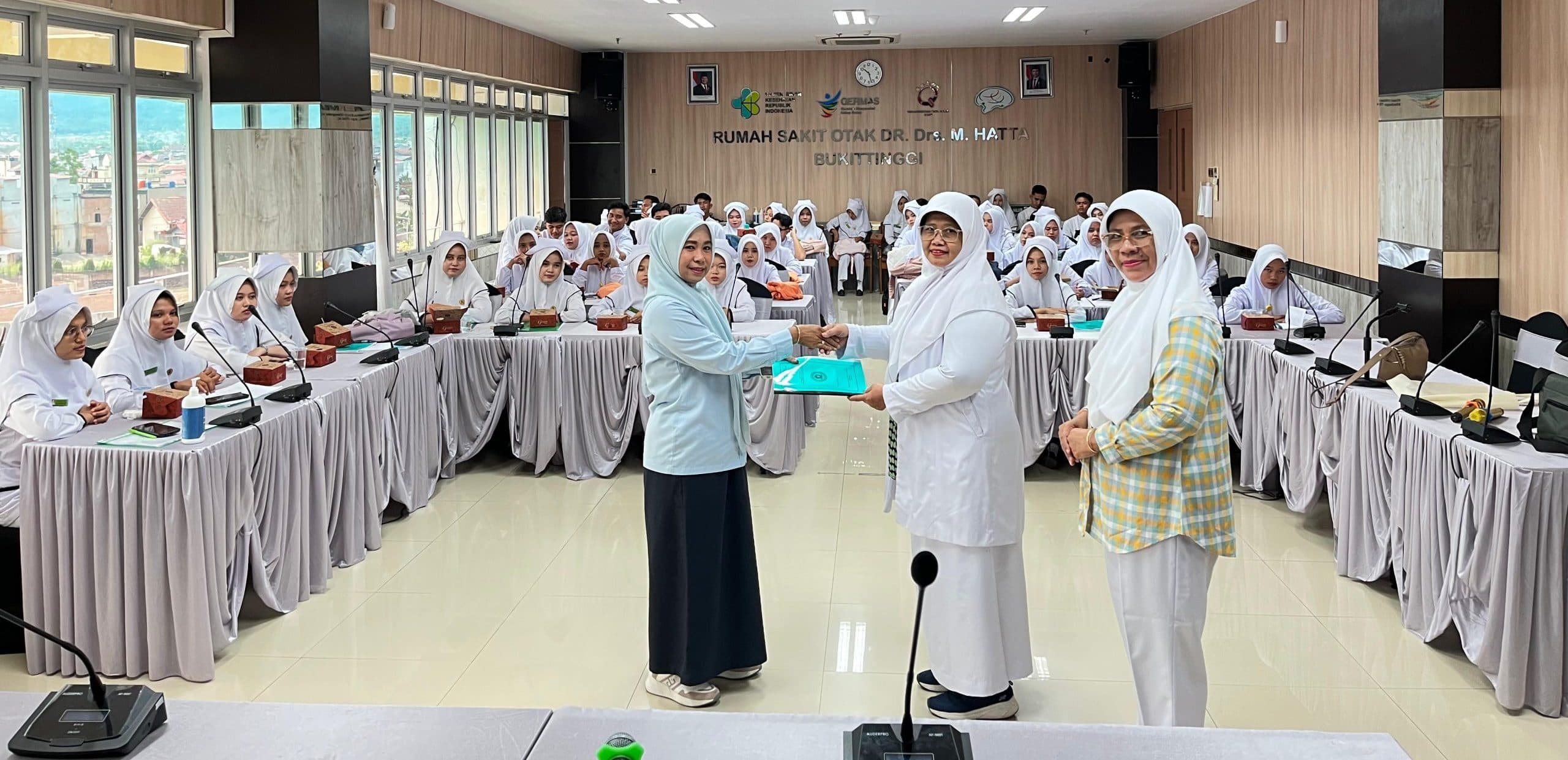 Serah Terima Mahasiswa Tingkat III Akademi Keperawatan Baiturrahmah Padang di RSOMH Bukittinggi